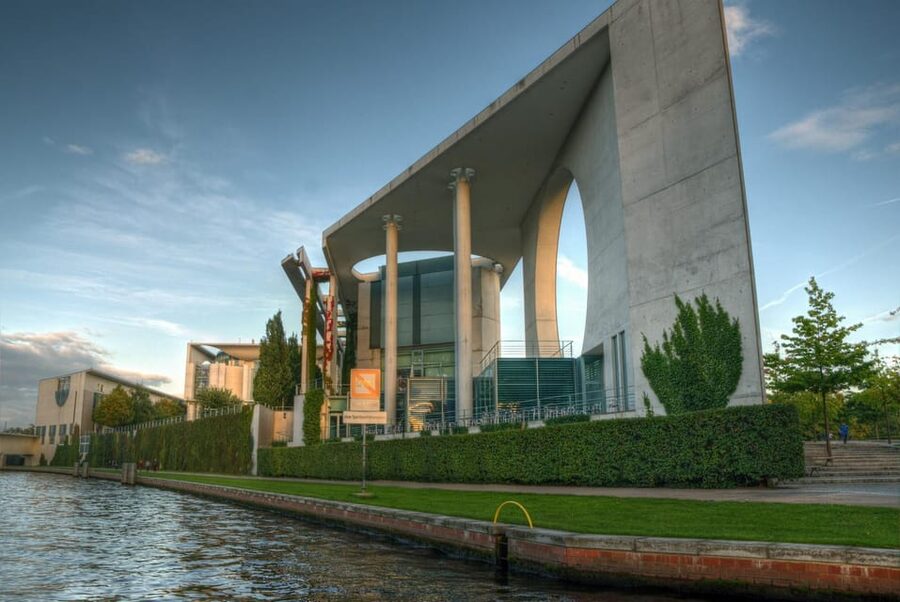 Berlin: Guided Walking Tour around the Reichstag - ARD Hauptstadtstudio and politics in the public eye