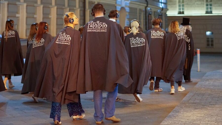 Berlin: Guided Walking Tour by Night - The headphones change the way you walk