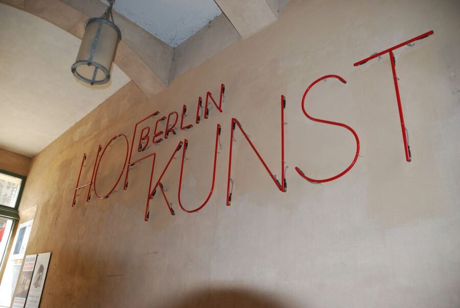 Berlin: Hackesche Höfe Courtyards Walking Tour - Key points at a glance