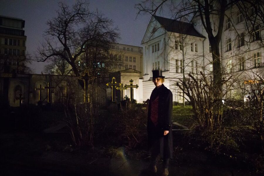 Berlin: Haunted Guided Live Theatre Tour in German - The murder tale that turns stomachs