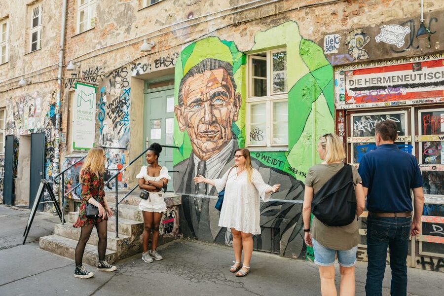 Berlin: Hidden Backyards Guided Walking Tour - Auguststraße and Jewish Berlin around the New Synagogue