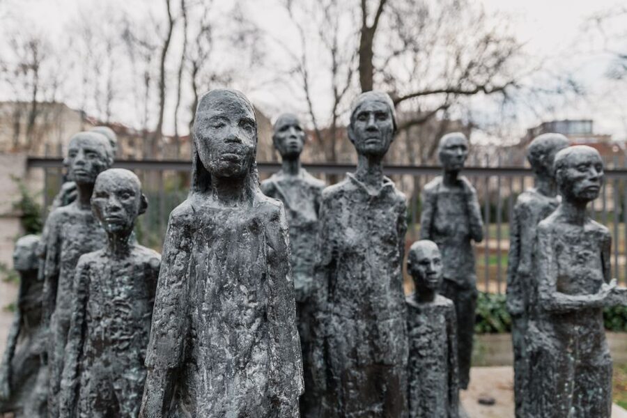 Berlin: Hidden Backyards Guided Walking Tour - Haus Schwarzenberg and Berlin’s creative edge