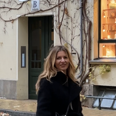 Berlin: Hidden Backyards Guided Walking Tour - Hackesche Höfe and the grand courtyard tradition
