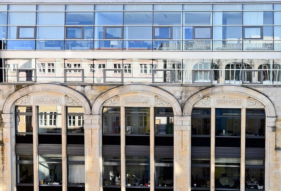 Berlin: Hidden gems around the Gendarmenmarkt - Guided walking tour - Stories of writers, performers, and musical families