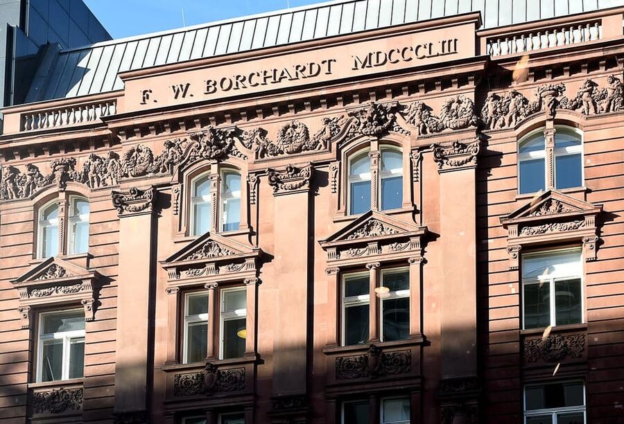 Berlin: Hidden gems around the Gendarmenmarkt - Guided walking tour - What the guide adds to the experience