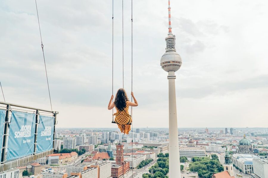 Berlin: Highest Swing in Europe - Clothing and weather at 120 meters