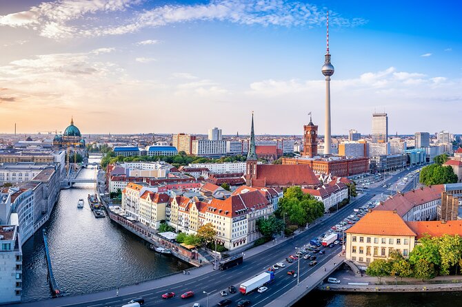 Berlin Highlights Self guided scavenger hunt and Walking Tour - Six languages make the route easier to share