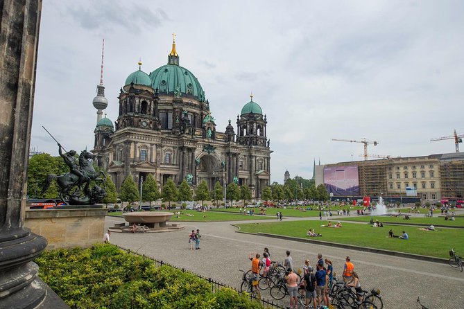 Berlin Highlights Sightseeing Bike Tour in Small Groups - Government Berlin at the Chancellery, Reichstag, and Brandenburg Gate