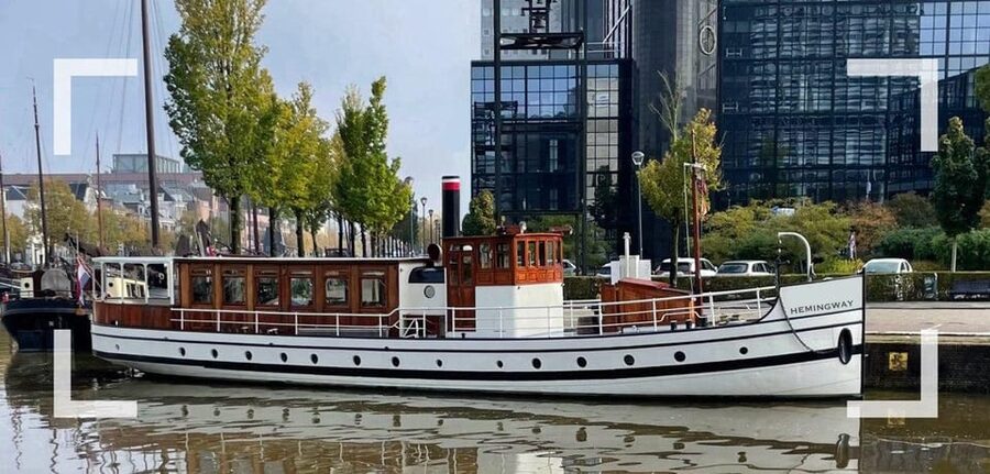 Berlin: Historic Boat Sightseeing City Center Tour - The Chancellery and Bellevue Palace
