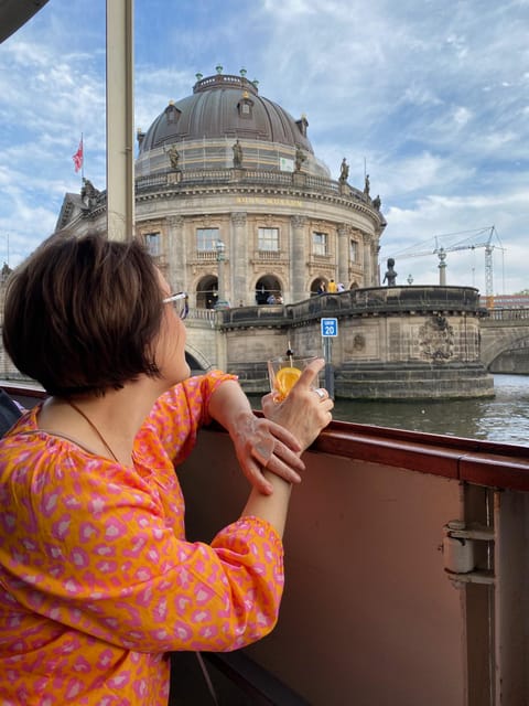 Berlin: Historic Boat Sightseeing City Center Tour - Drinks, music, and the saloon