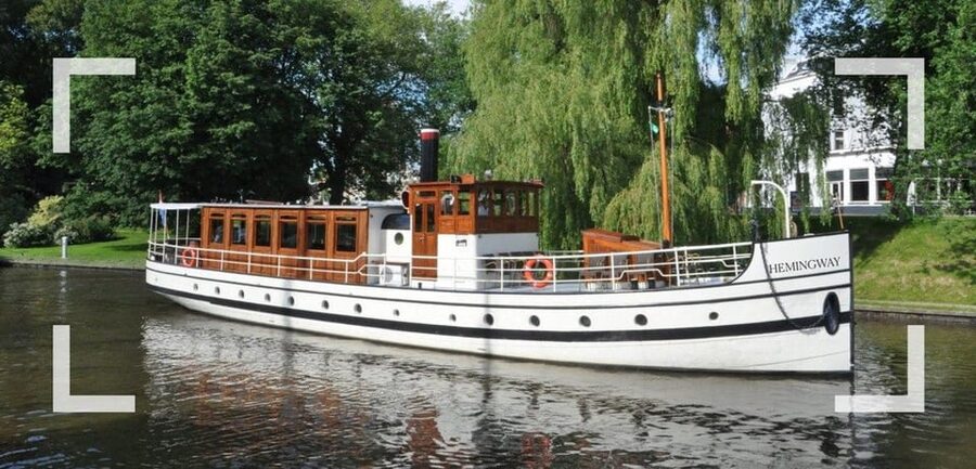 Berlin: Historic Boat Sightseeing City Center Tour - Berlin Cathedral and Museum Island from the water