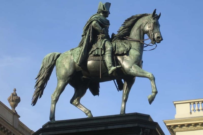 Berlin: Historic Center Walking Tour with a Real Berliner - Who should book this experience?