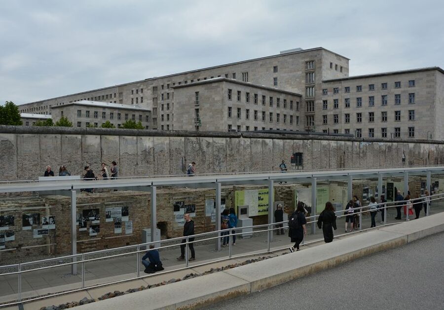 Berlin: Historical Sights & Berlin Wall Tour with a Berliner - Who should book this Berlin history walk