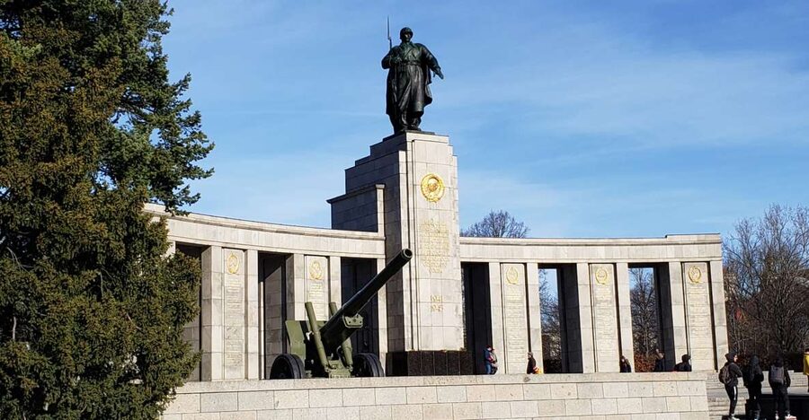 Berlin: Hitler and the Third Reich - a private walking tour - Walking among 2,710 concrete steles