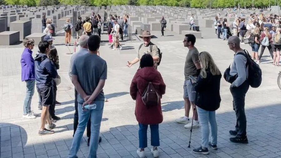 Berlin: Hitler's Berlin The Rise & Fall Guided Walking Tour - The Sinti and Roma memorial, a necessary early stop