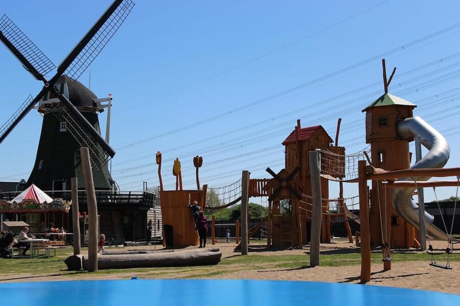 Berlin: Holland-Park day ticket - Indoor play halls for cold and rainy days