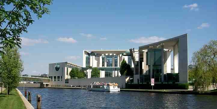 Berlin: Hop-On Hop-Off City Tour by Bus and Boat - Seeing Berlin from Kurfürstendamm to Alexanderplatz