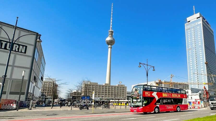 Berlin: Hop-On Hop-Off Sightseeing Bus with Boat Options - Red Line: Berlin’s central sights in one long circuit