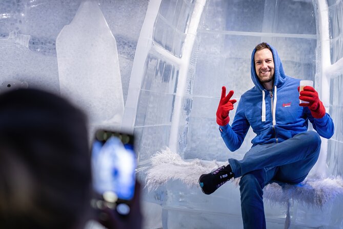 Berlin Icebar Experience Including 3 drinks - Putting on the polar jacket and gloves
