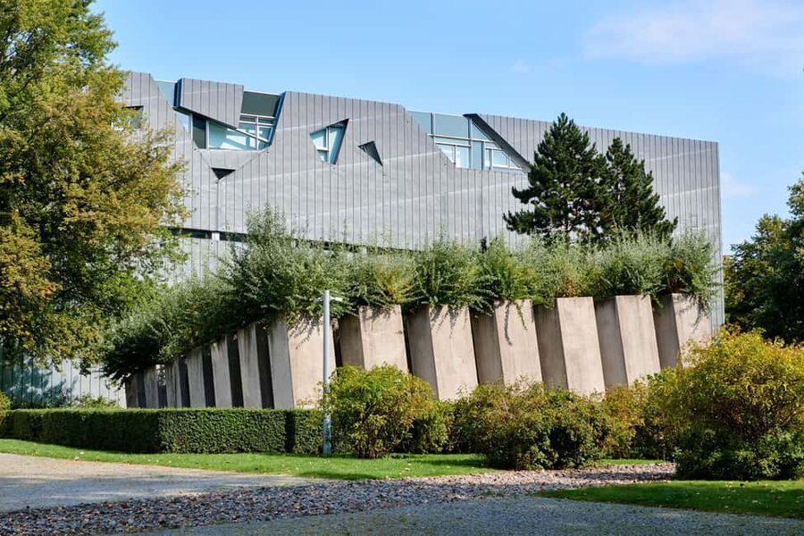 Berlin: Jewish Museum Highlights Tour - What the guide adds in 90 minutes