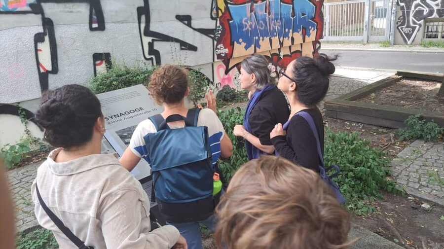 Berlin: Jewish Walking Tour including World War II - From Nazi persecution to Jewish life today
