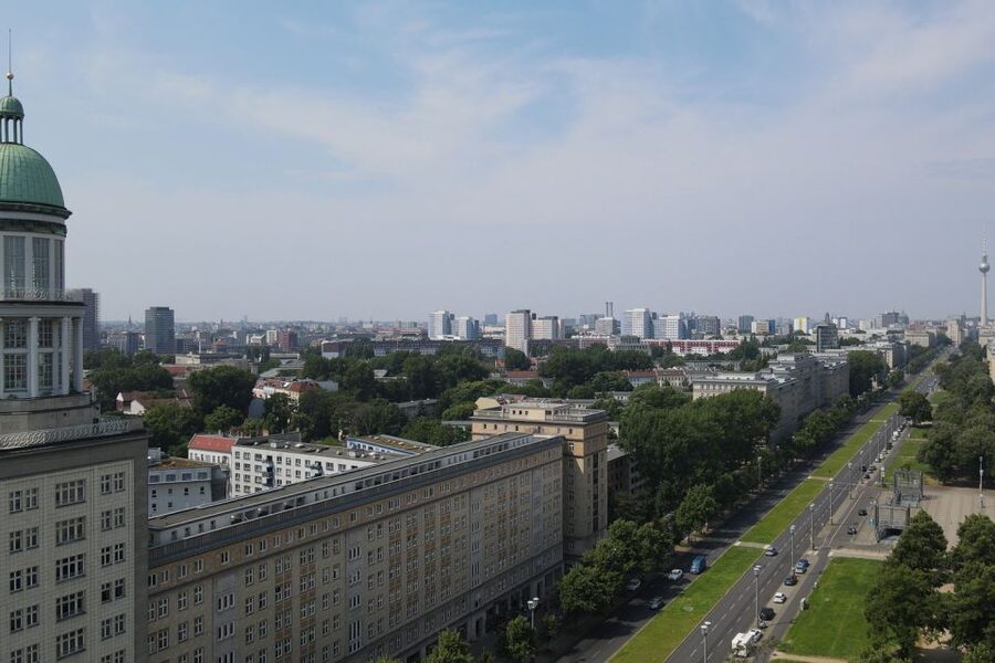 Berlin: Karl-Marx-Allee 2-Hour Tour - The Friedrichshain apartment blocks and their arcades