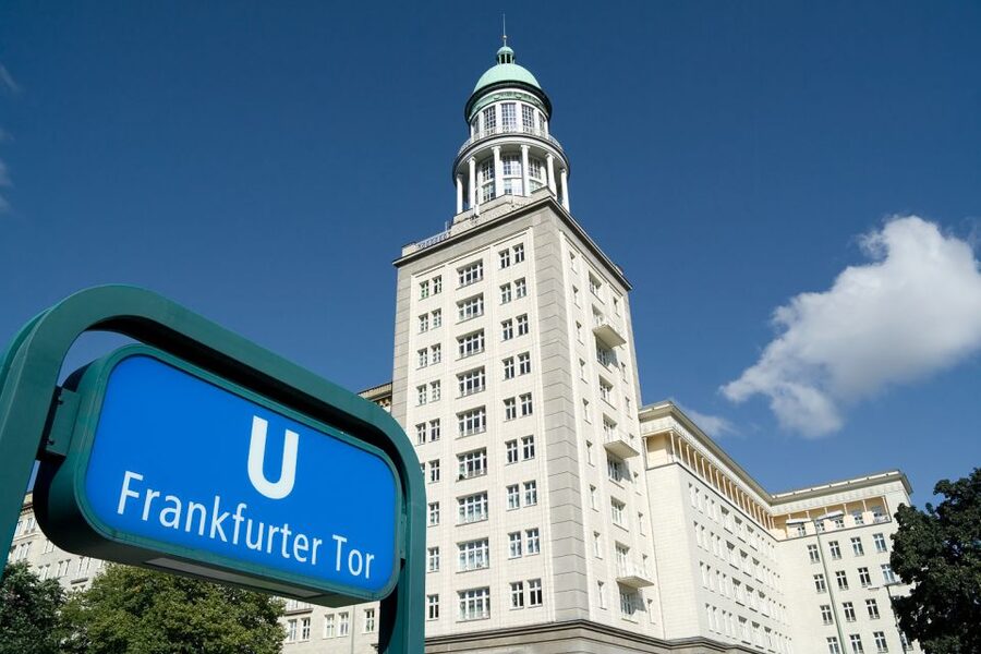 Berlin: Karl-Marx-Allee 2-Hour Tour - The Hochhaus an der Weberweise