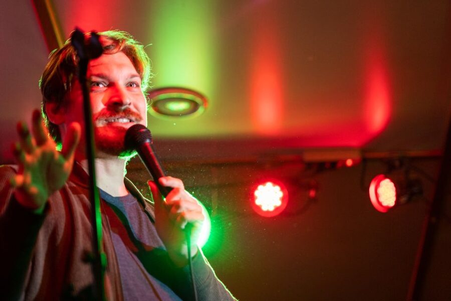 Berlin: Laughing Spree Comedy Show on a Boat - Key points to know before booking