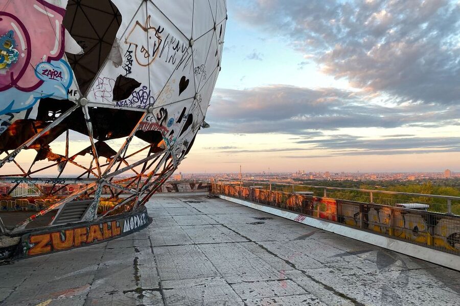 Berlin: Listening Station Teufelsberg Tour with Transfer - Meeting at Heerstraße and riding to the hill
