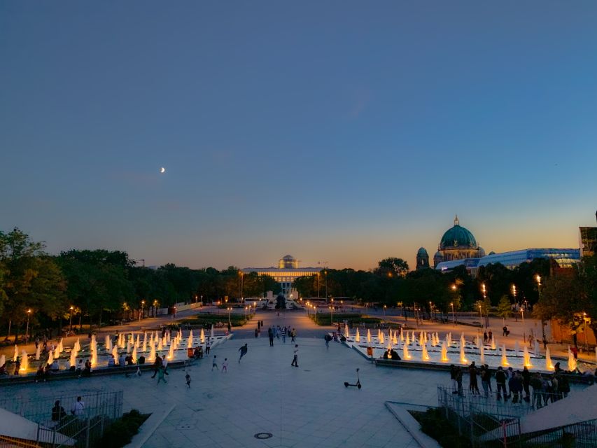 Berlin: Live-Guided Evening Sightseeing Tour by Open-top Bus - Kreuzberg and Nikolaiviertel