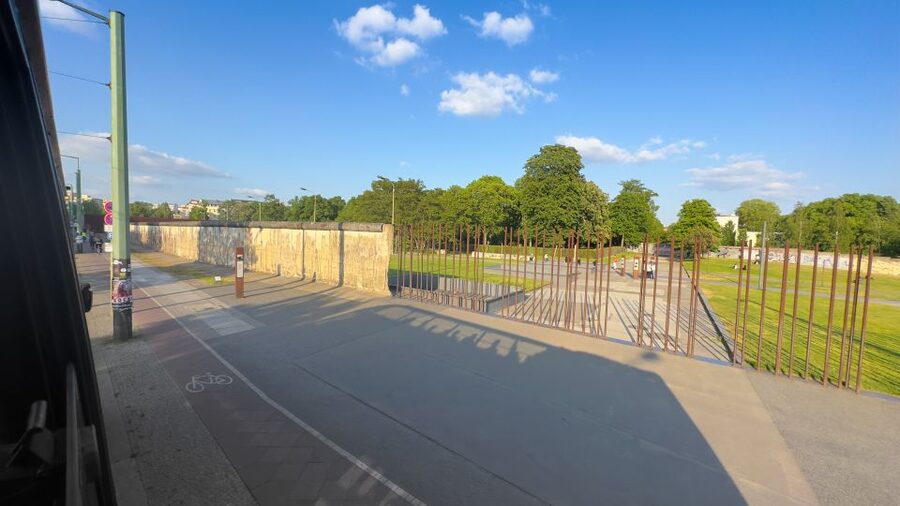 Berlin: Live-Guided Evening Sightseeing Tour by Open-top Bus - Berlin Wall Memorial and Mauer Park