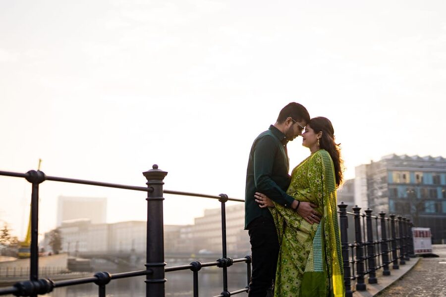 Berlin Love Story: Surprise Proposal Photography Session - How to make the hour work well