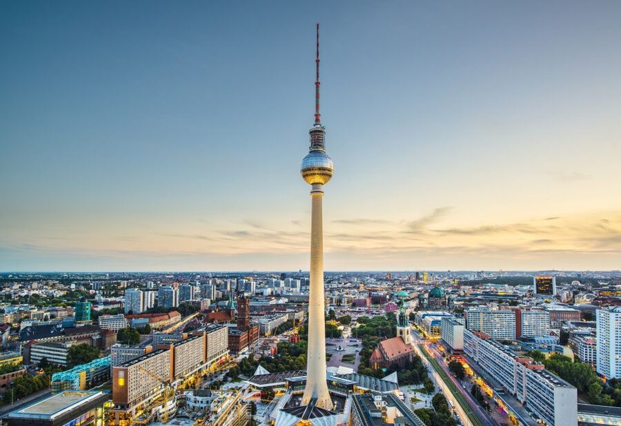 Berlin: Mitte Culinary Food Tour - Berlin Palace and the changing center of Berlin