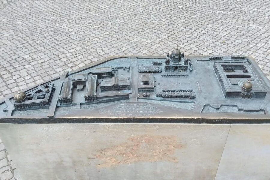 Berlin: Museum Island Guided Walking Tour - Ending outside Humboldt Forum