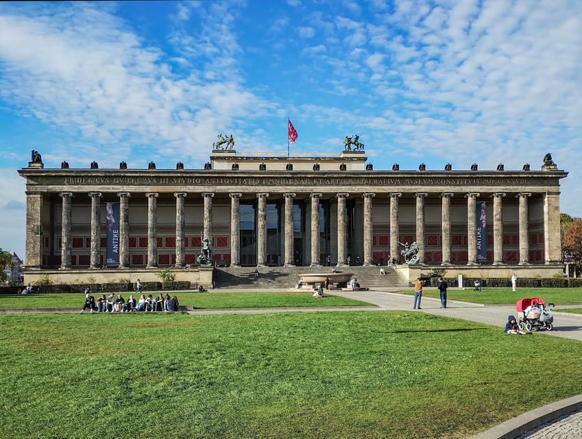Berlin: Museum Island Guided Walking Tour - Meeting at Rotes Rathaus and entering Nikolaiviertel