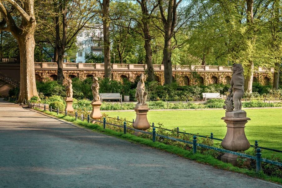 Berlin: Neukölln Walking Tour - The Ilsenhof and the shape of 1920s housing