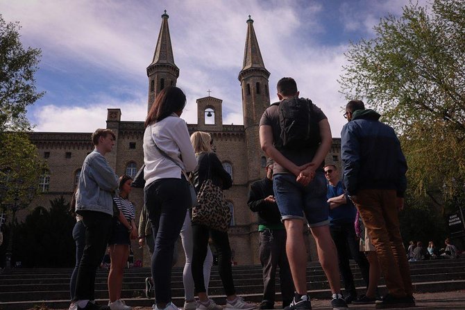 Berlin Off-the-Beaten-Path Walking Tour: Kreuzberg, Mitte and Friedrichshain - Prater Garten and the pleasures of a mid-tour pause