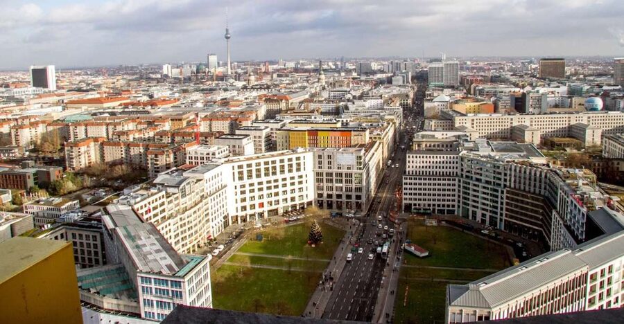 Berlin: Panoramapunkt Skip-the-Line Elevator Ticket - Arriving at Potsdamer Platz 1