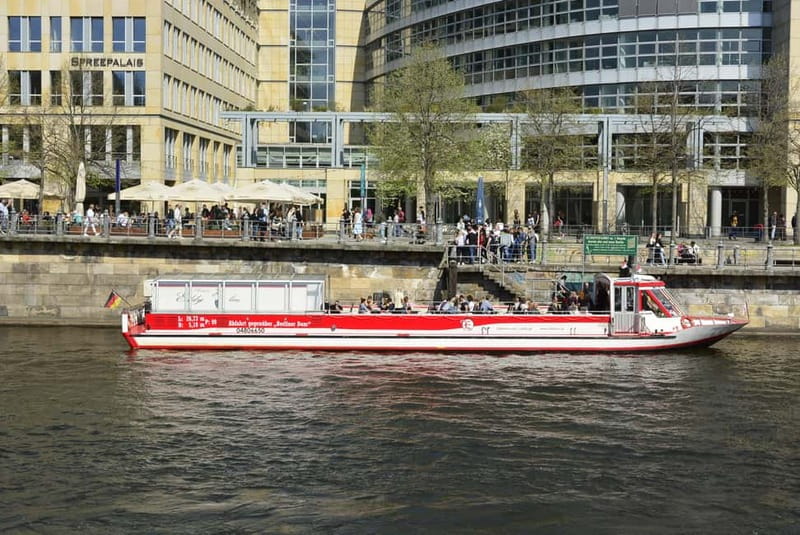 Berlin: Panoramic Boat Tour with Bilingual Audio Guide - Finding the Hadynski pier near Hackescher Markt