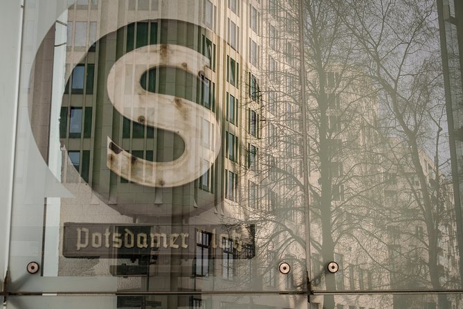 Berlin Photography Masterclass - Private Photography Lesson - Alexanderplatz and Nikolaikirche