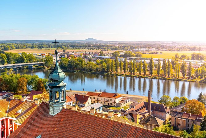 Berlin-Prague One-Way Sightseeing Day Tour - How the price compares with a train