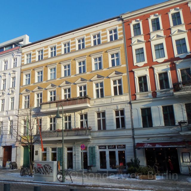 Berlin: Prenzlauer Berg District Guided Walking Tour - What the guiding is like