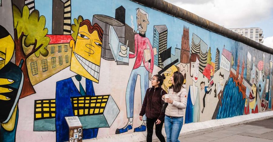 Berlin: Private Custom Tour with a Local – Icons & Gems - Meeting your Berliner host