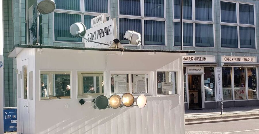 Berlin: Private walking tour through the city center - Potsdamer Platz and the new Berlin