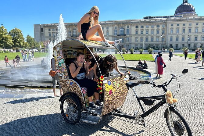 Berlin Rickshaw Tours Historical & Photo City Tour 120min - Sightseeing - Konzerthaus, the cathedral domes, and Humboldt University