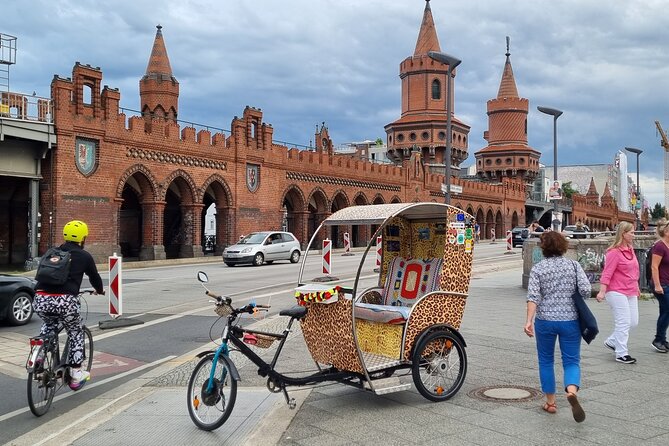 Berlin Rickshaw Tours Historical & Photo City Tour 120min - Sightseeing - Photos, drinks, music, and the small-group format