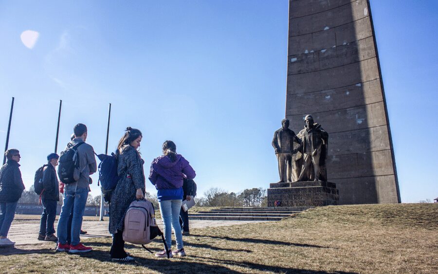 Berlin: Sachsenhausen Concentration Camp Museum Tour - Three hours inside Sachsenhausen Memorial