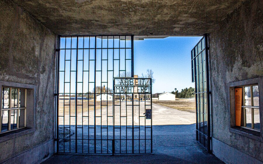 Berlin: Sachsenhausen Concentration Camp Museum Tour - Meeting at Alexanderplatz and catching the train