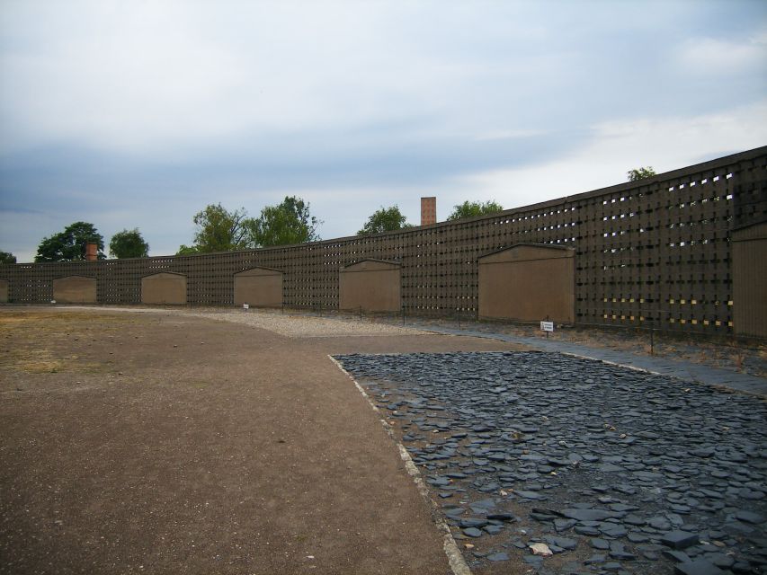 Berlin: Sachsenhausen Memorial 6-Hour Tour in Spanish - What the six-hour format means for you