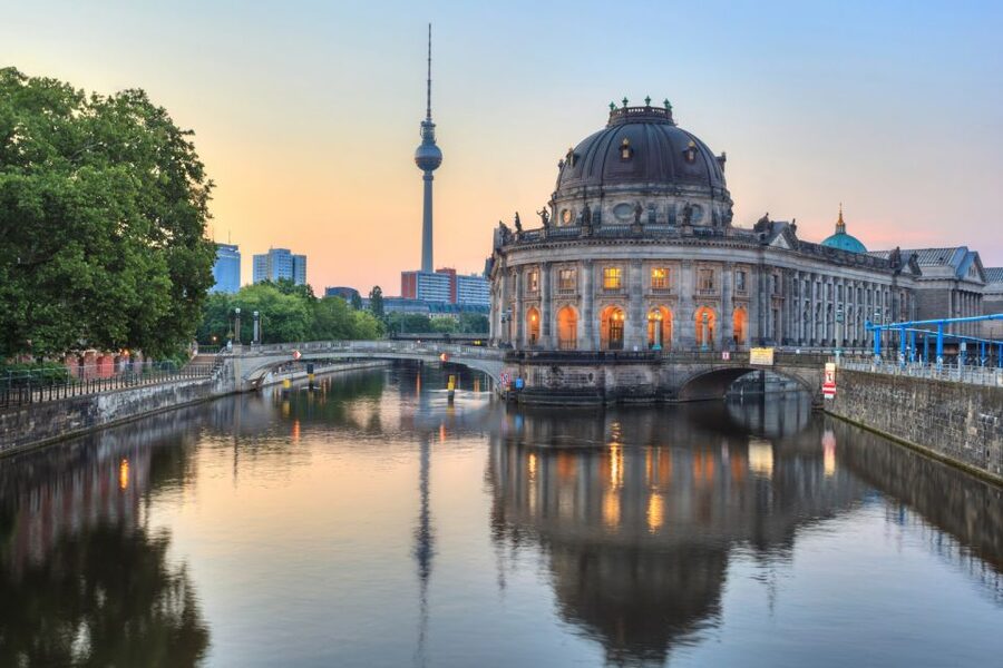 Berlin: Scavenger Hunt Self-Guided Tour - Gendarmenmarkt and Berlin’s grand squares